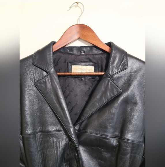 Women's Black Leather Jacket - Picture 5 of 10